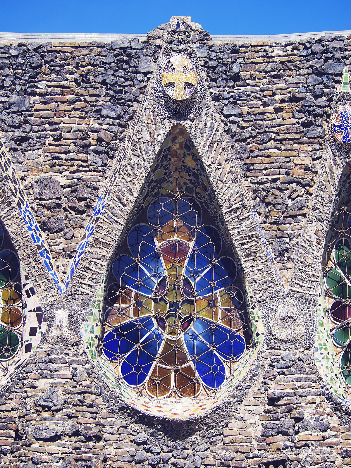 Olympus PEN E-PL2 sample photo. Church in colonia guell photography