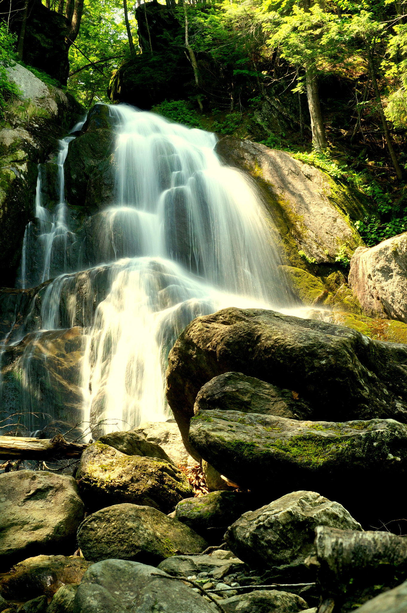 Sony Alpha NEX-6 + ZEISS Touit 32mm F1.8 sample photo. Roadside waterfall. photography