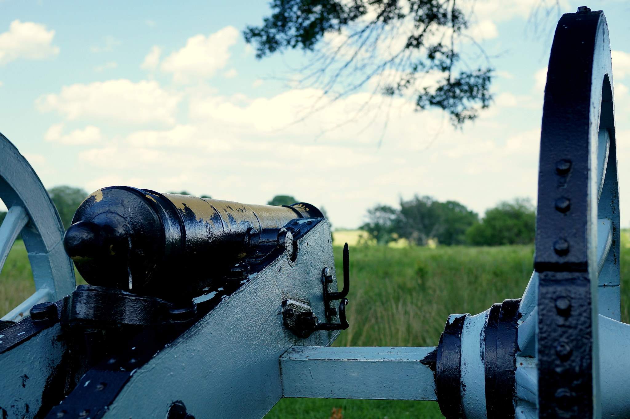 Sony Alpha NEX-6 + ZEISS Touit 32mm F1.8 sample photo. War, and peace. photography