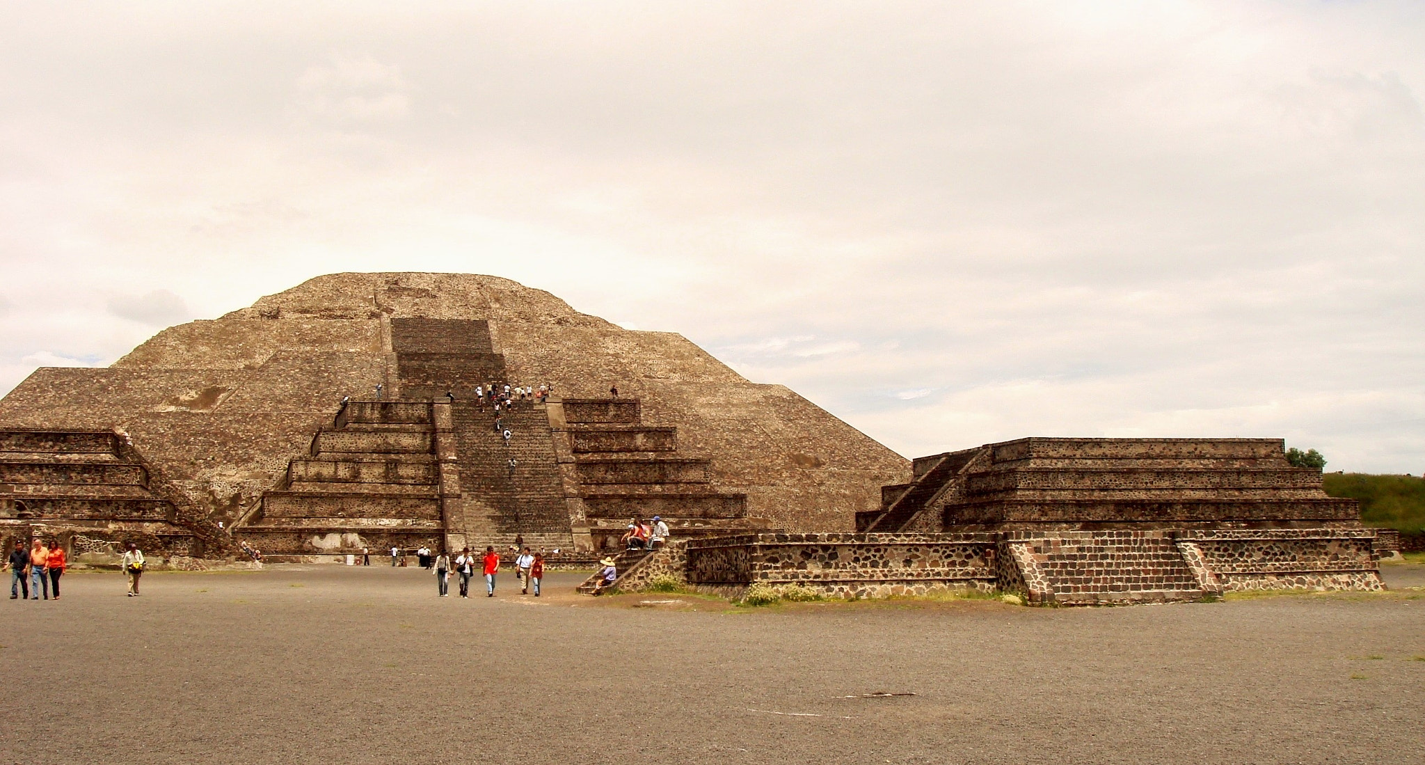 Sony DSC-T10 sample photo. Sun piramid at teotihuacan photography