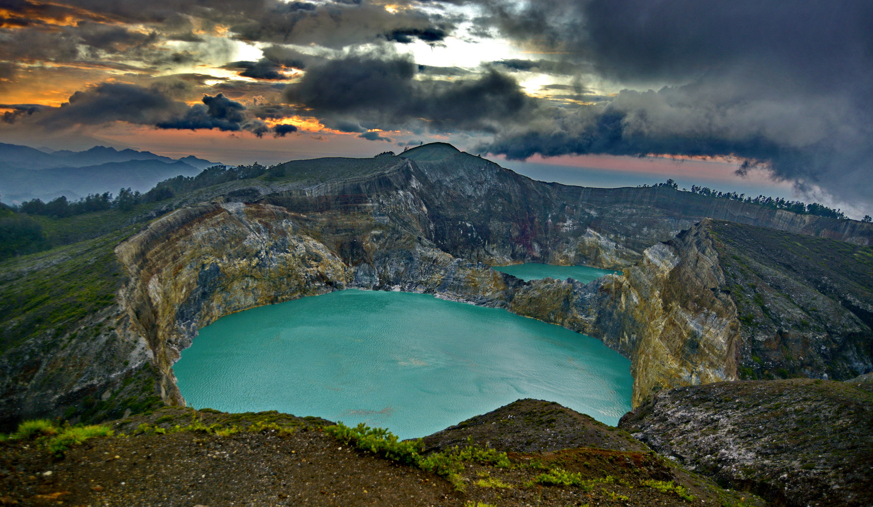 Nikon D600 sample photo. Wacthing sunrise in kelimutu lake photography