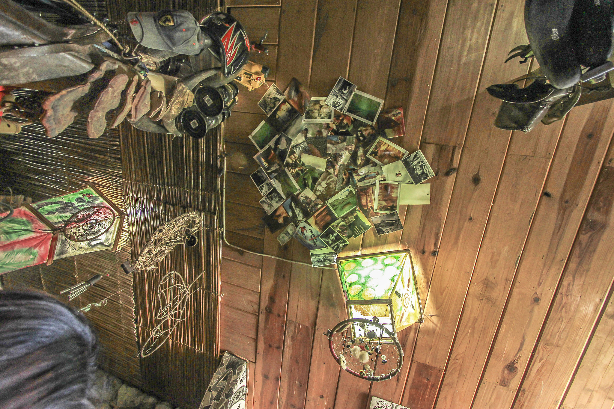 Canon EOS 550D (EOS Rebel T2i / EOS Kiss X4) sample photo. Ceiling and pictures photography