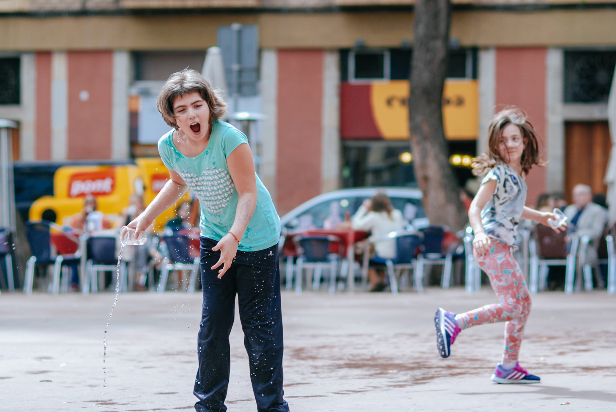Nikon D80 + Nikon AF Nikkor 85mm F1.8D sample photo. Kids in spain photography