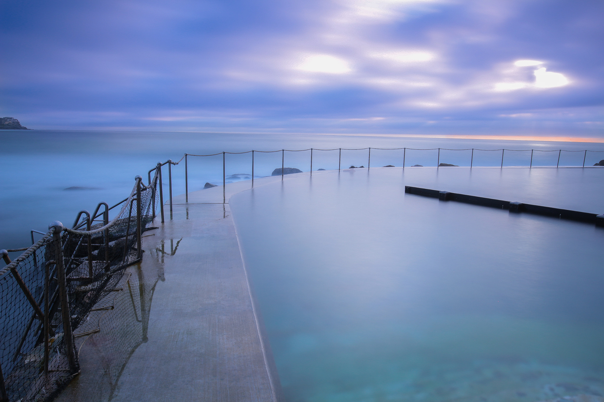 Canon EOS 700D (EOS Rebel T5i / EOS Kiss X7i) + Canon EF 16-35mm F4L IS USM sample photo. Bronte beach ocean pool sunrise photography