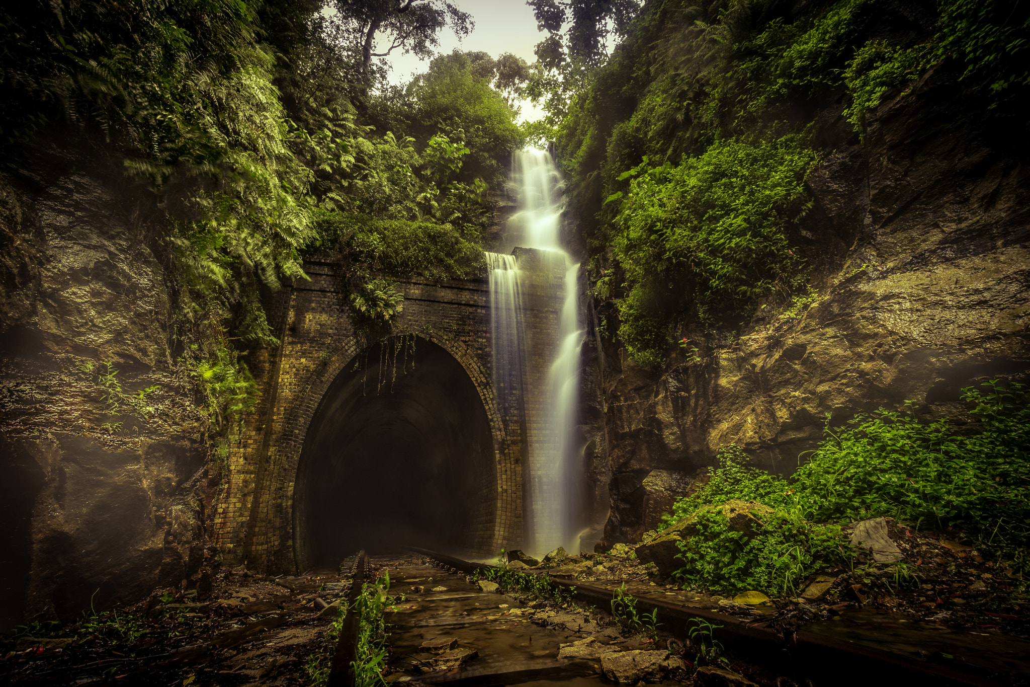 Sony E 10-18mm F4 OSS sample photo. Helensburgh tunnel_3 photography