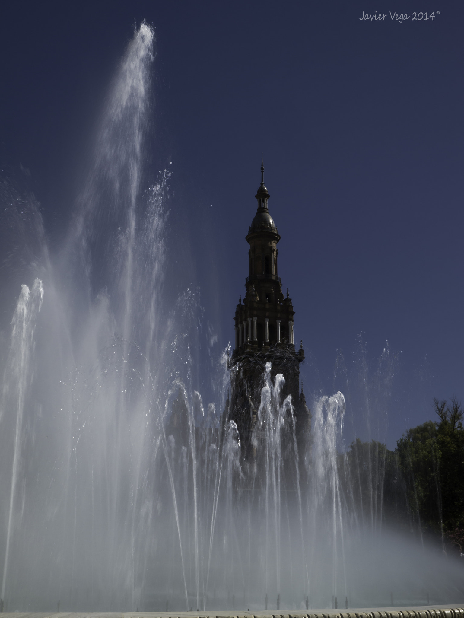 Panasonic Lumix DMC-GF6 + LUMIX G VARIO PZ 14-42/F3.5-5.6 sample photo. Square spain. sevilla. photography