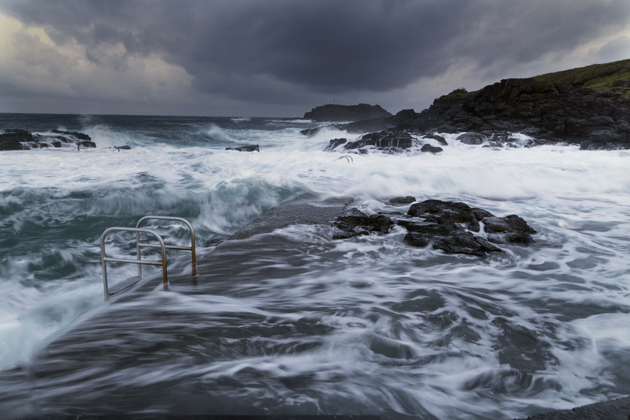 Sigma 17-70mm F2.8-4 DC Macro OS HSM sample photo. Rock pool kiama photography