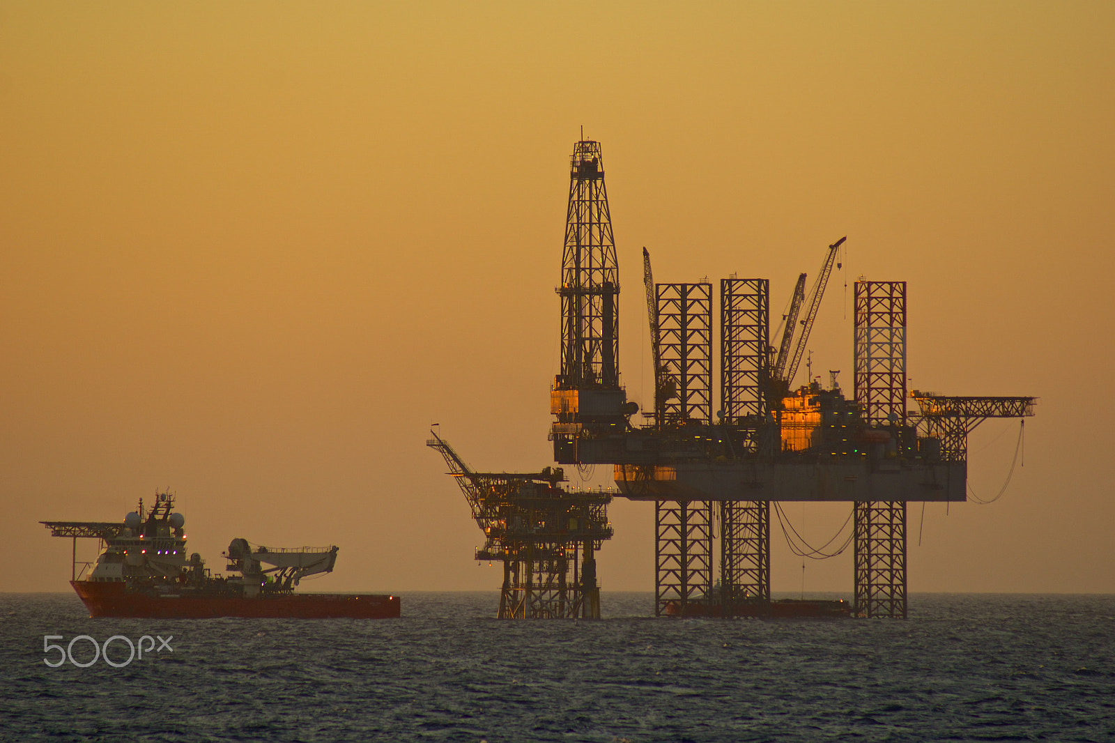Sony 75-300mm F4.5-5.6 sample photo. Perla field industrial photography