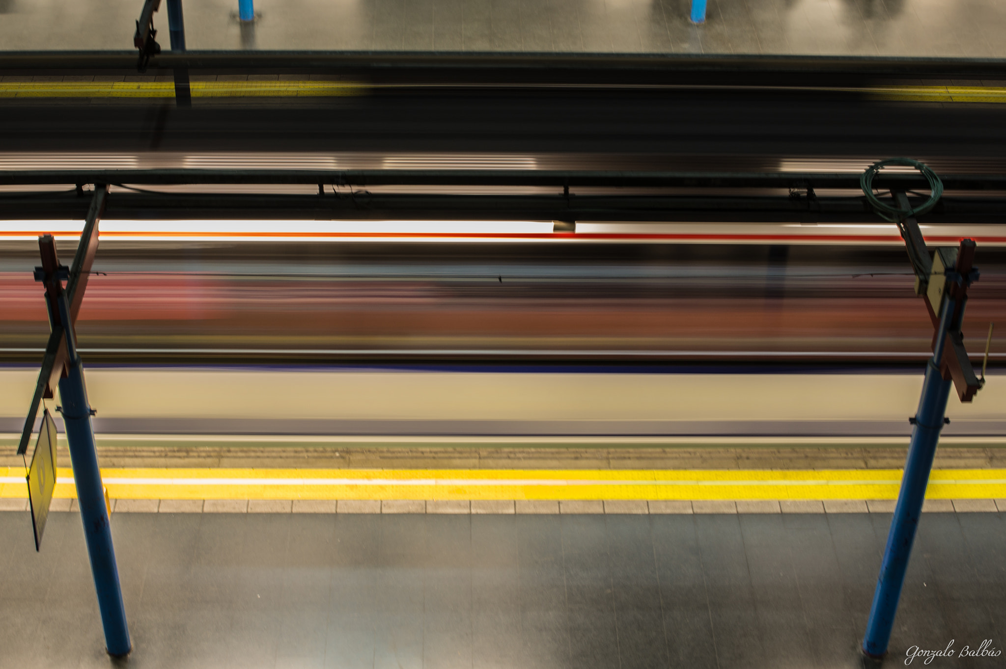 Sony SLT-A33 + Sony DT 35mm F1.8 SAM sample photo. Metro de madrid, vuela... photography