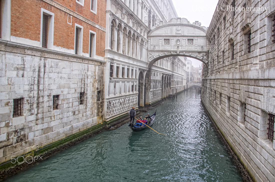 Sony Alpha DSLR-A580 + Sigma 18-200mm F3.5-6.3 DC sample photo. Let's go on a gondola - venezia photography