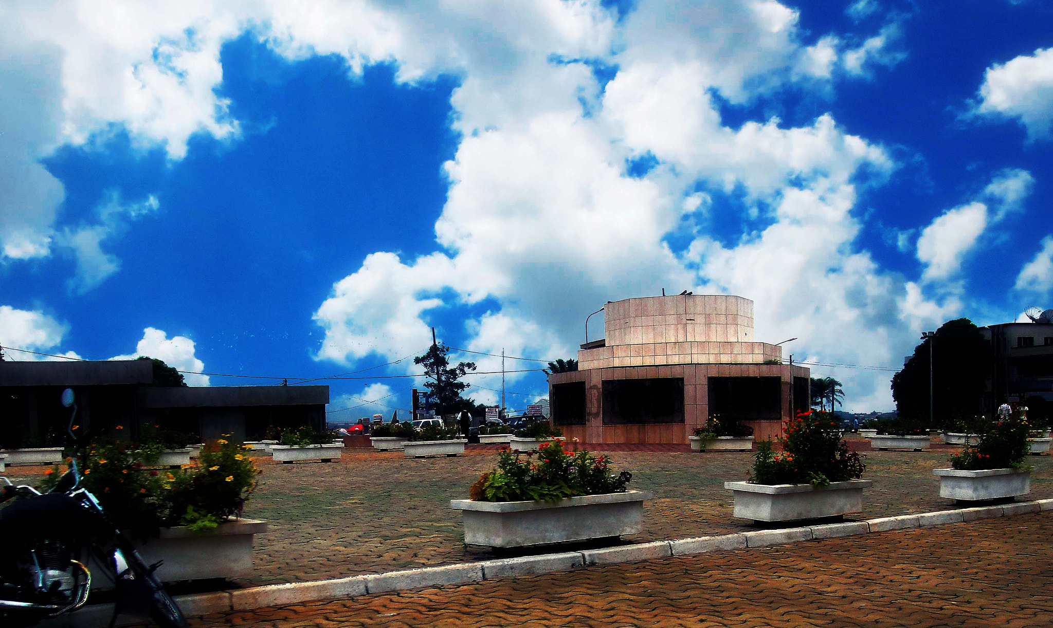 Sony DSC-T900 sample photo. Yaounde monument photography