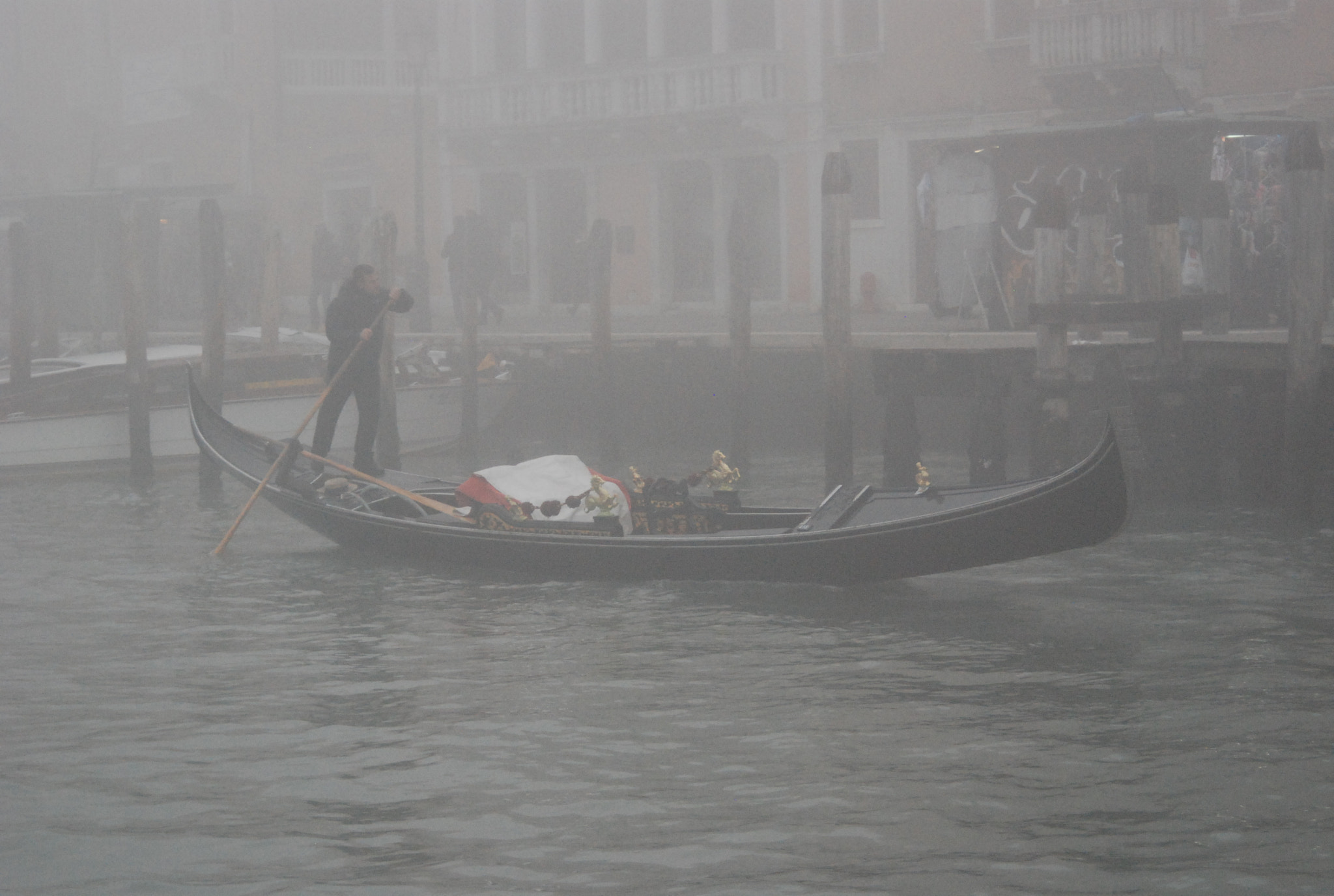 AF Zoom-Nikkor 35-80mm f/4-5.6D sample photo. Gondola photography