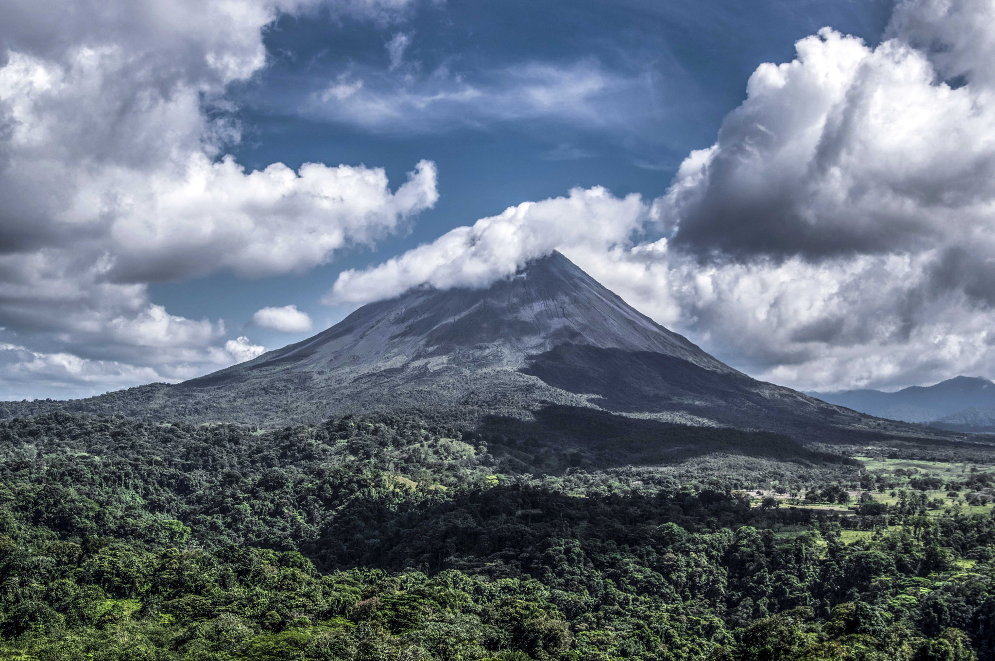 Pentax K-3 II + Tamron AF 28-75mm F2.8 XR Di LD Aspherical (IF) sample photo. Arenal volcano photography