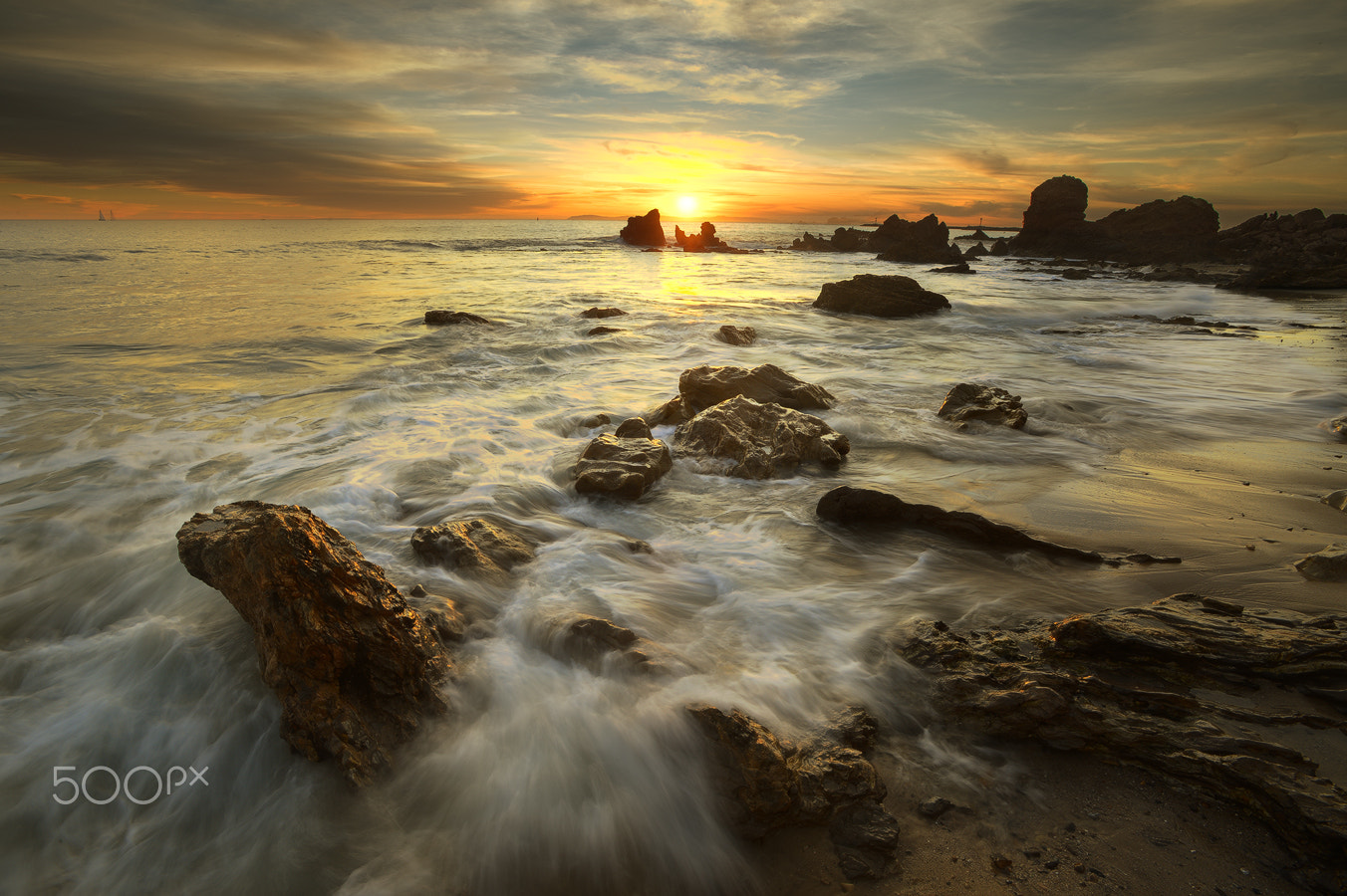 Nikon AF-S Nikkor 17-35mm F2.8D ED-IF sample photo. Corona del mar photography