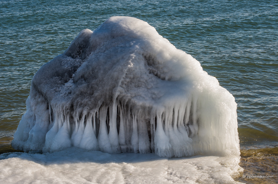 Pentax smc DA* 50-135mm F2.8 ED (IF) SDM sample photo. Ice encased rock photography