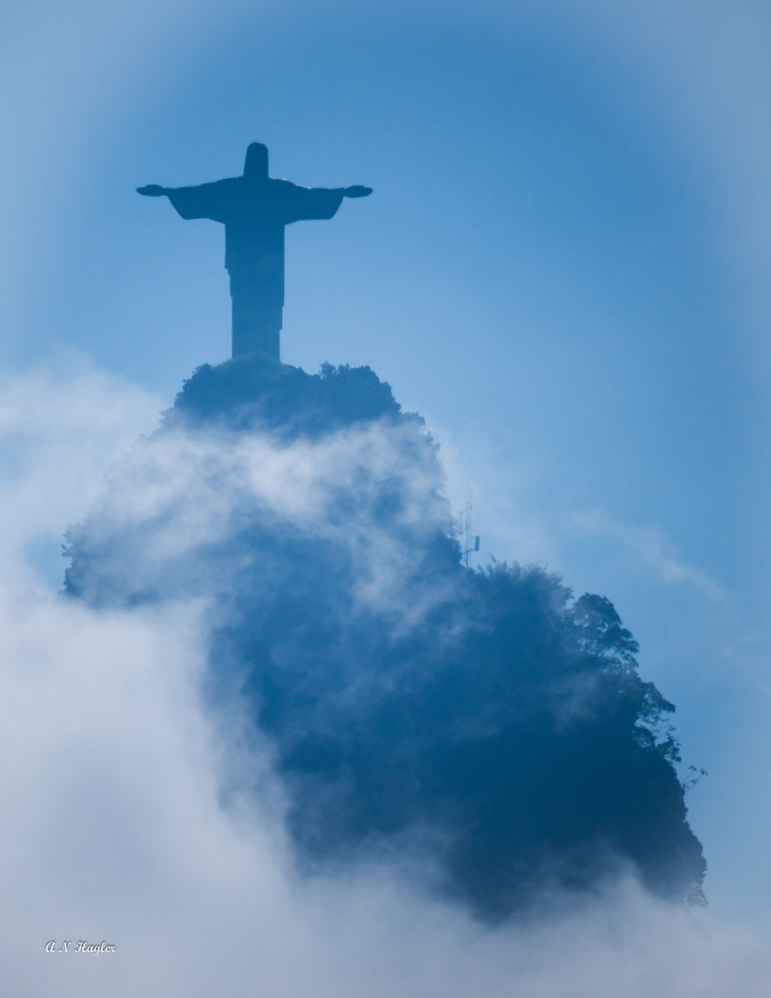 Sony a7 + Sony 500mm F8 Reflex sample photo. Christ statue in clouds photography