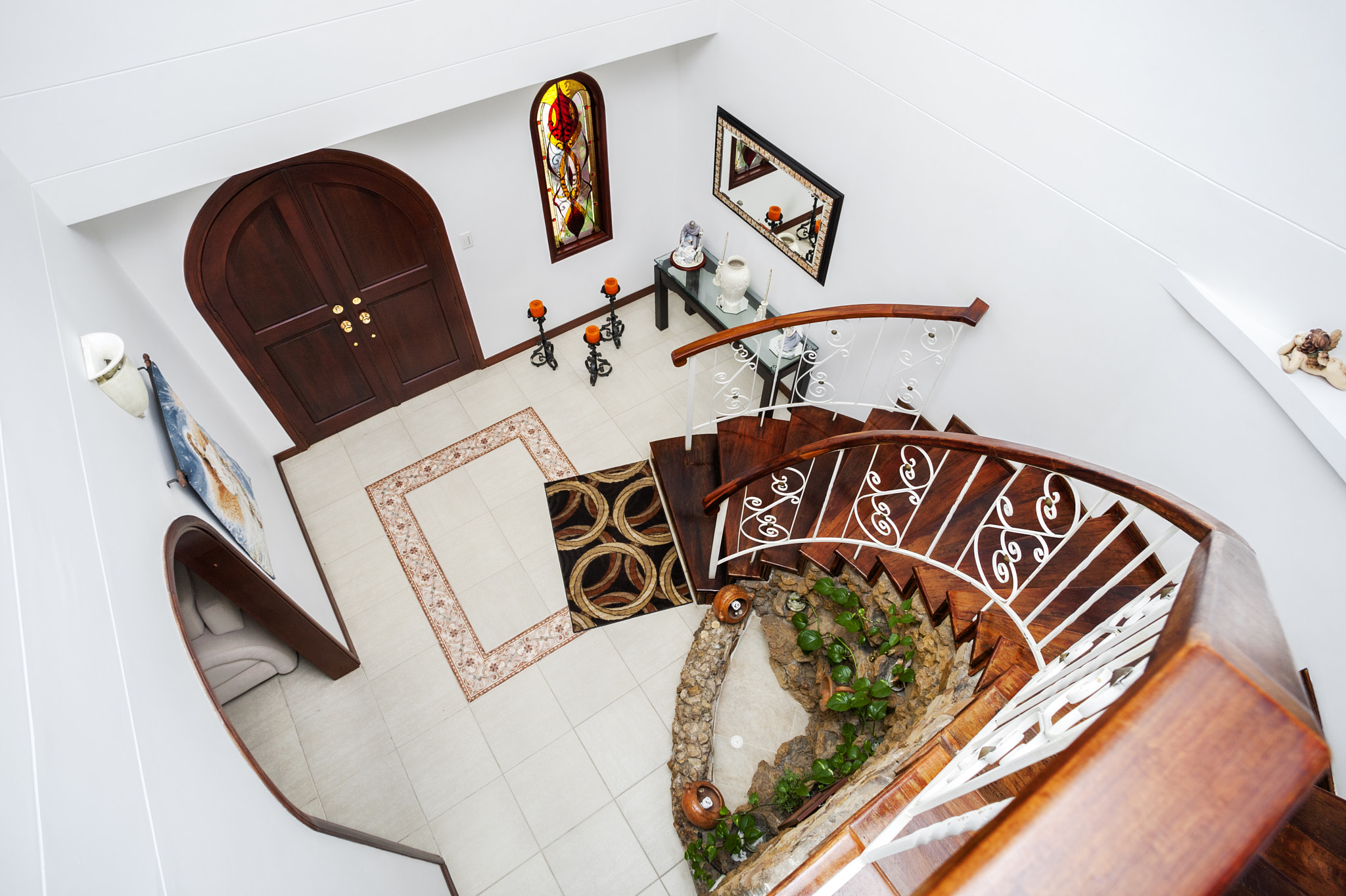 Canon EF 14mm F2.8L USM sample photo. Escalera áurea photography