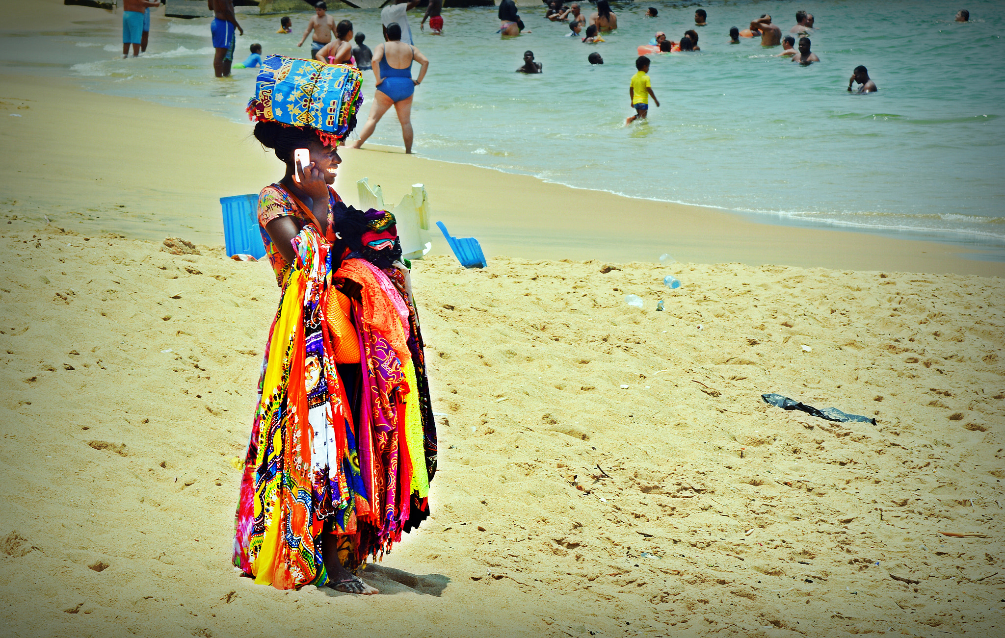 Nikon AF Nikkor 70-300mm F4-5.6G sample photo. Vendedoras de luanda. photography