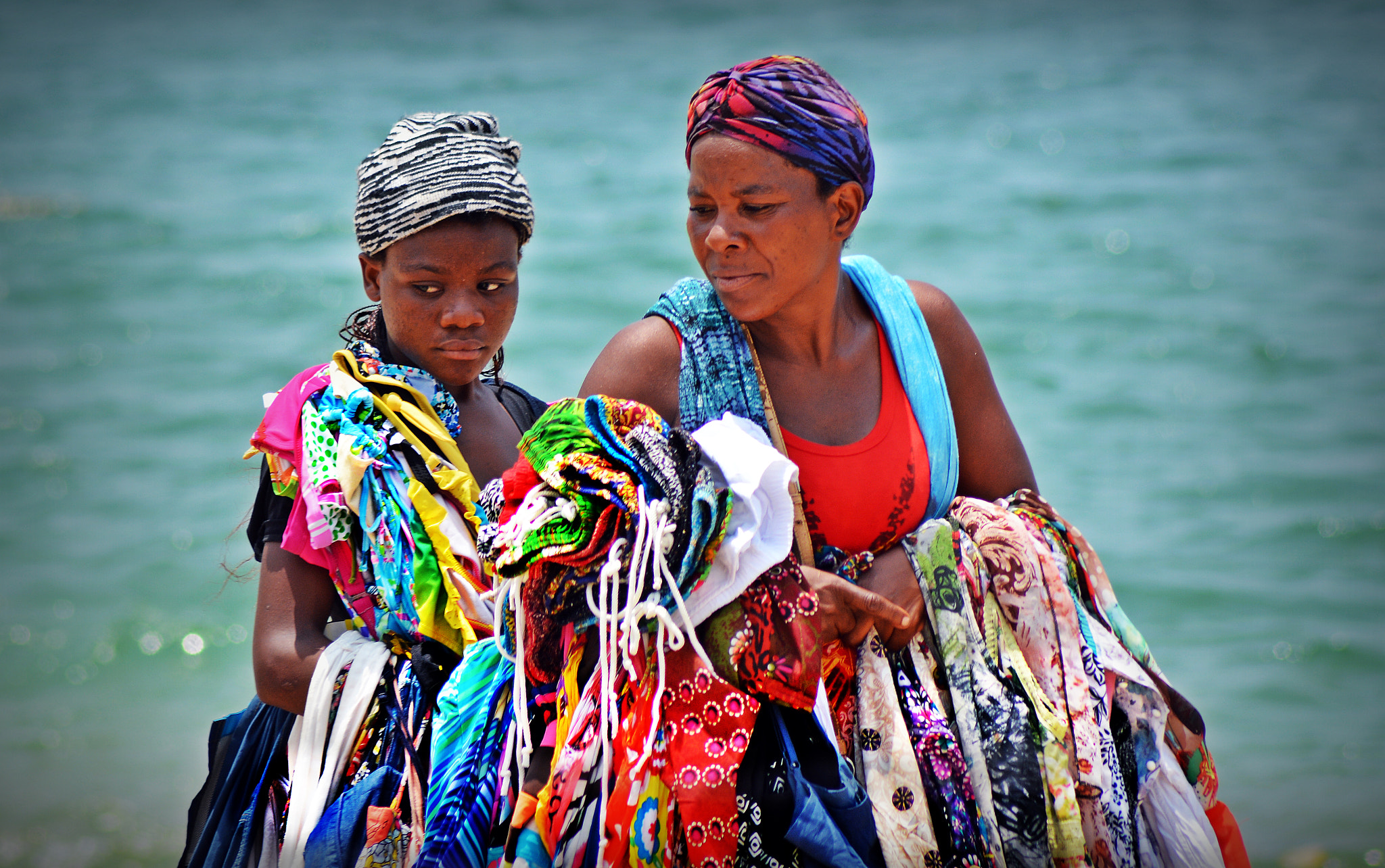 Nikon AF Nikkor 70-300mm F4-5.6G sample photo. Vendedoras de luanda. photography