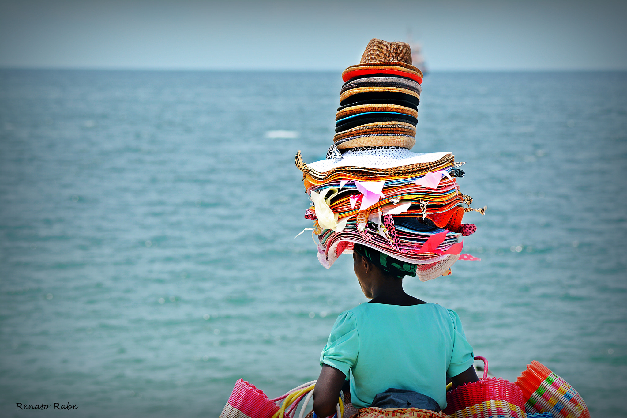 Nikon AF Nikkor 70-300mm F4-5.6G sample photo. Vendedoras de luanda. photography