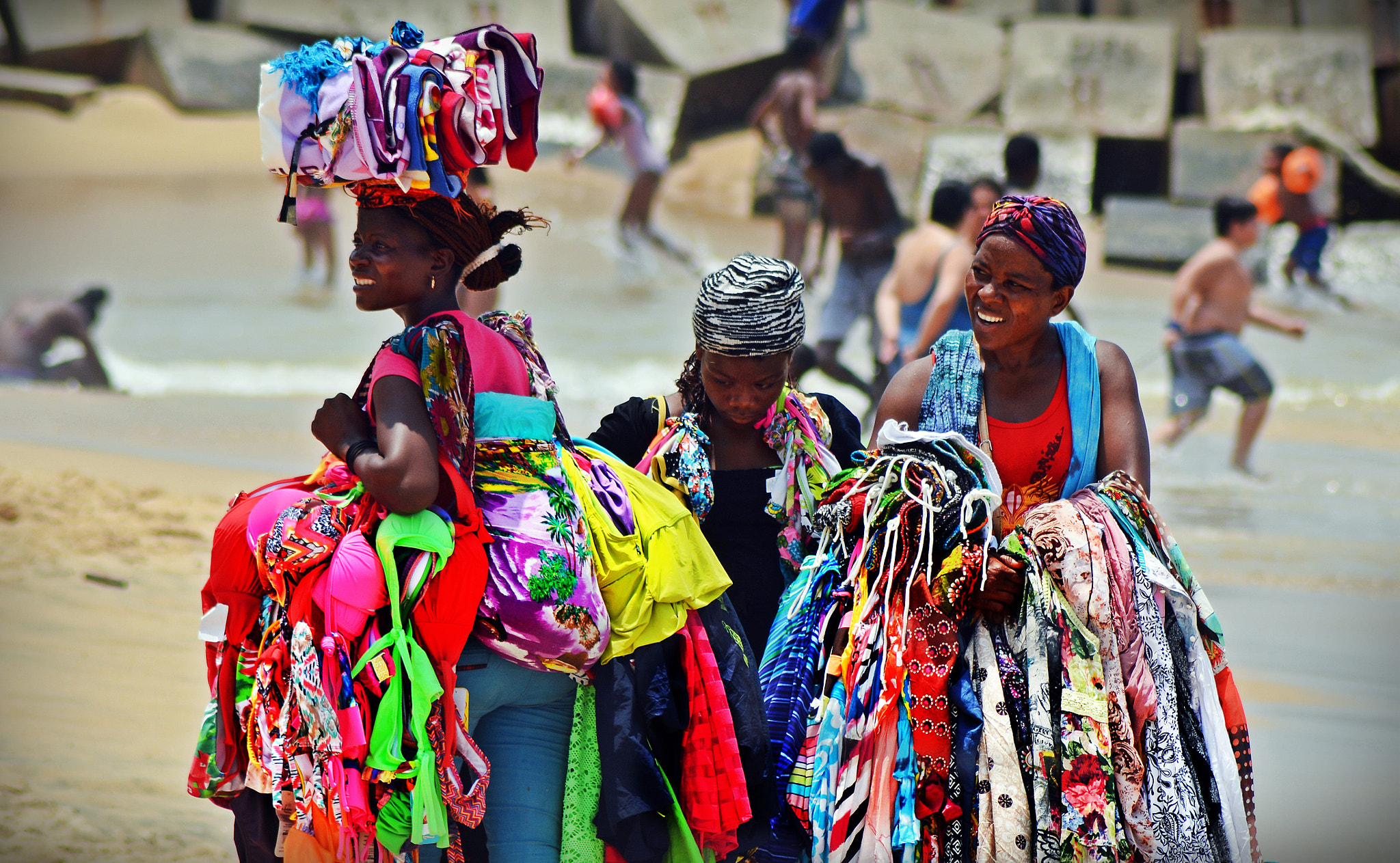 Nikon AF Nikkor 70-300mm F4-5.6G sample photo. Vendedores ambulantes de luanda. photography