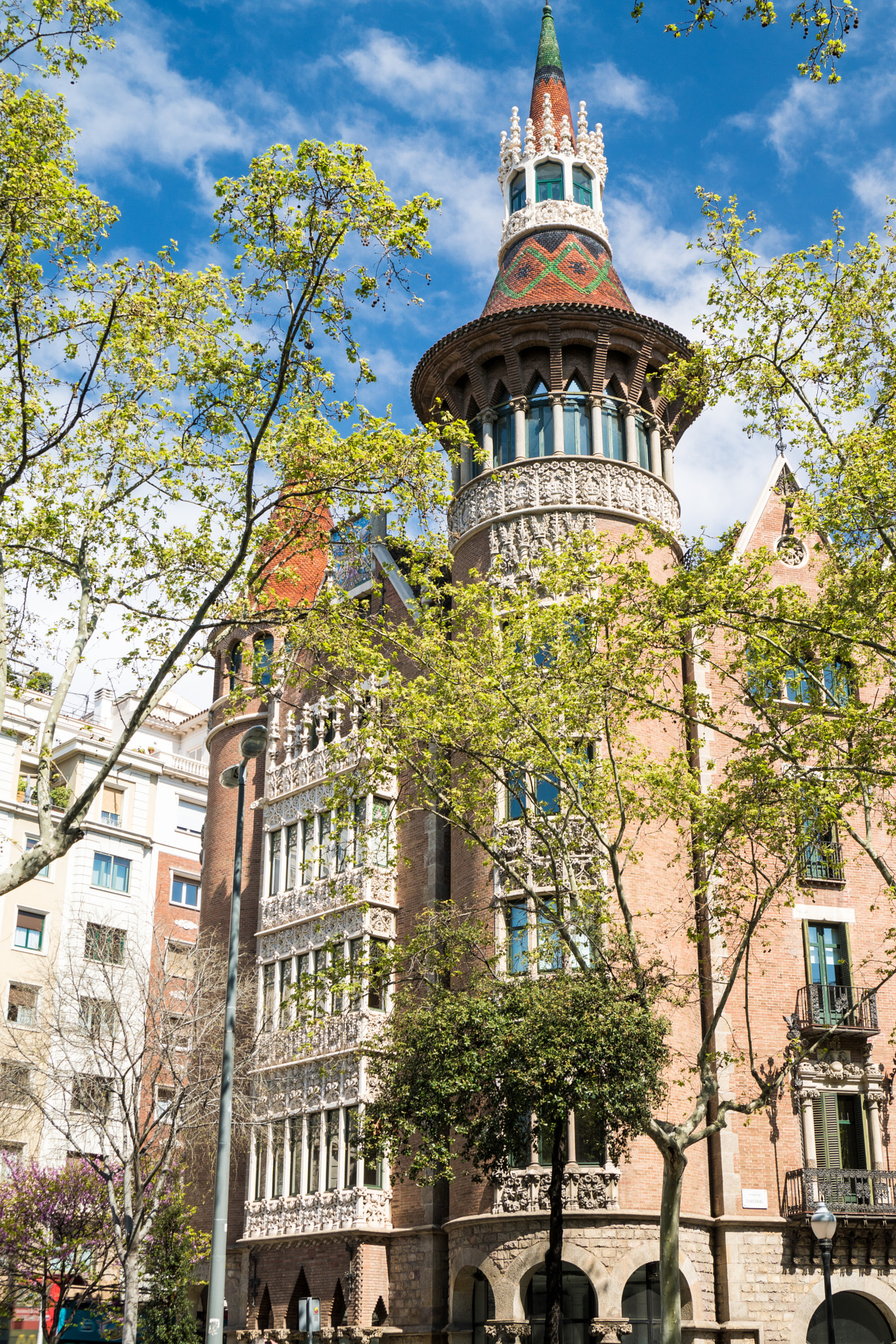 Sony 28-75mm F2.8 SAM sample photo. Barcelona in april photography