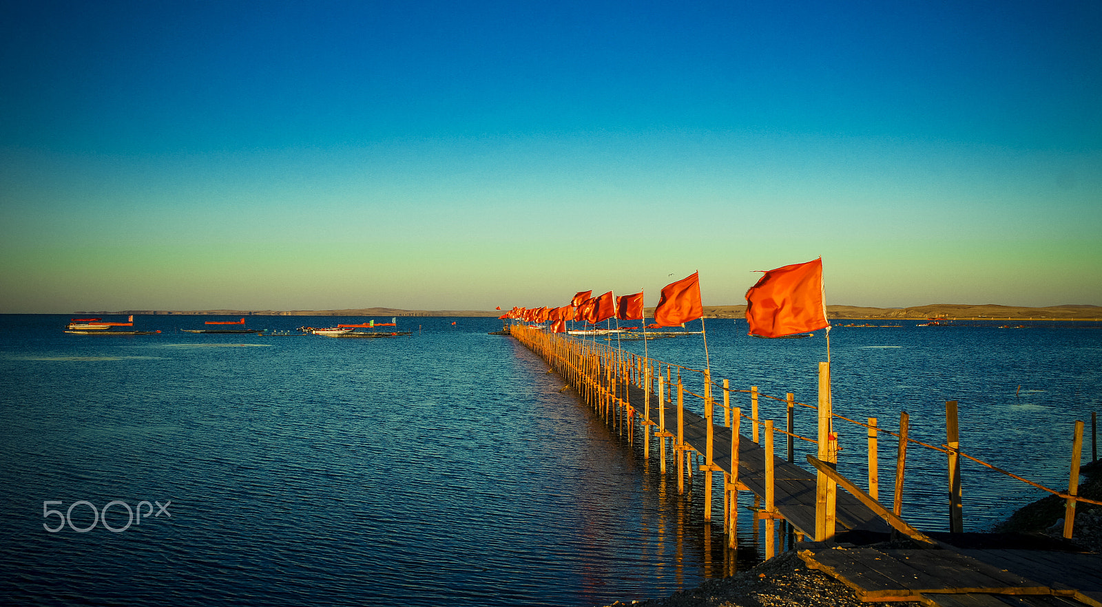 Sony NEX-5C + Sony E 18-55mm F3.5-5.6 OSS sample photo. Freshwater lake photography