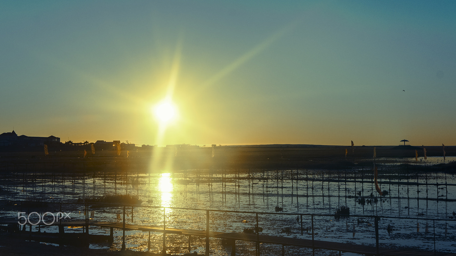 Sony NEX-5C + Sony E 18-55mm F3.5-5.6 OSS sample photo. Freshwater lake sunrise photography