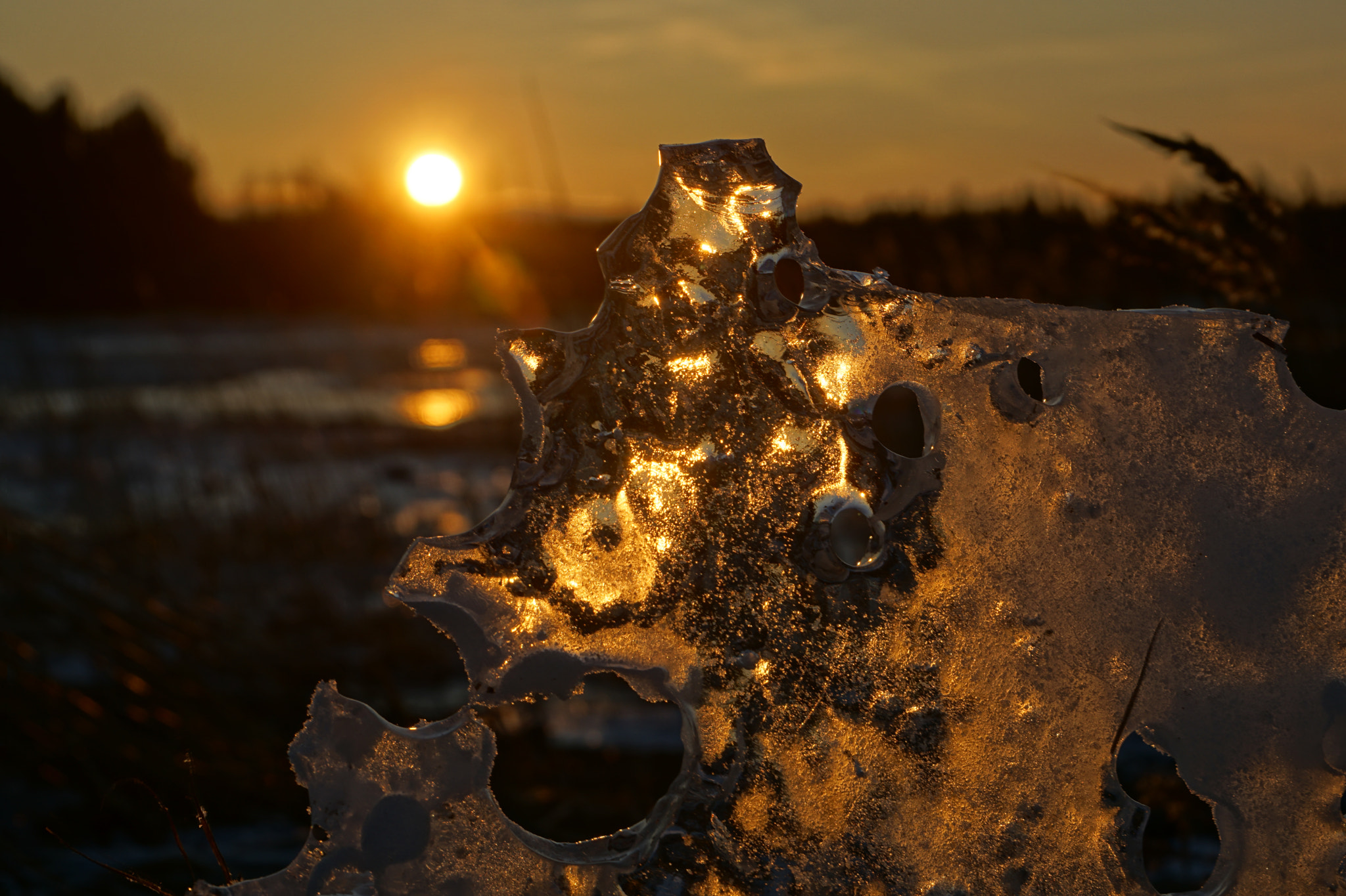 28-75mm F2.8 SAM sample photo. Ice on a sunset photography