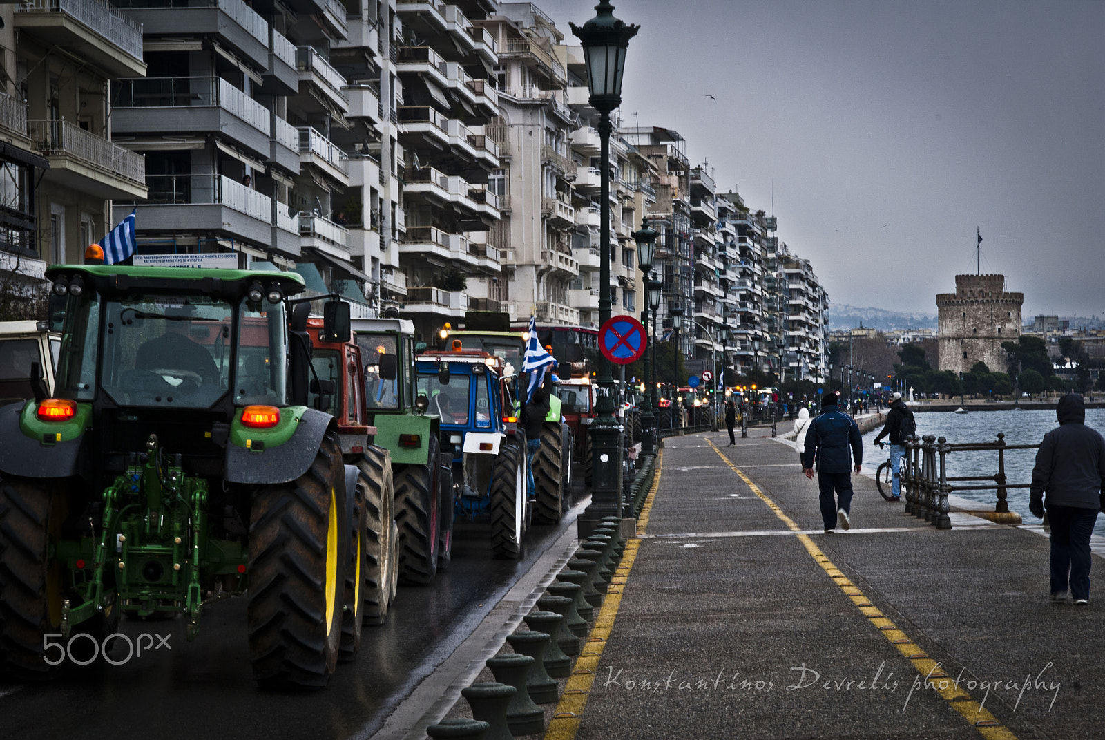 Nikon D200 + Nikon AF-S Nikkor 28-70mm F2.8 ED-IF sample photo. Farmers in the city ... photography