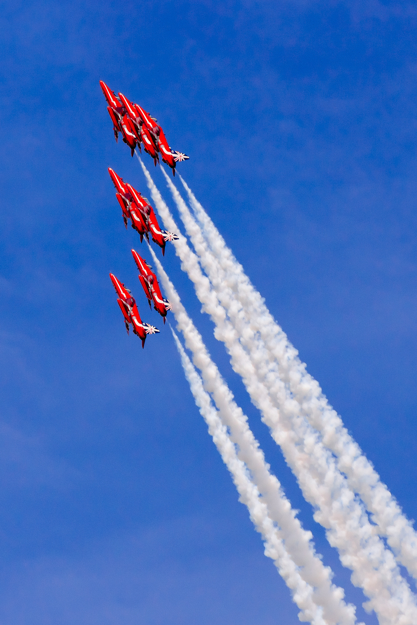 Sony 70-300mm F4.5-5.6 G SSM sample photo. Red arrows climb photography