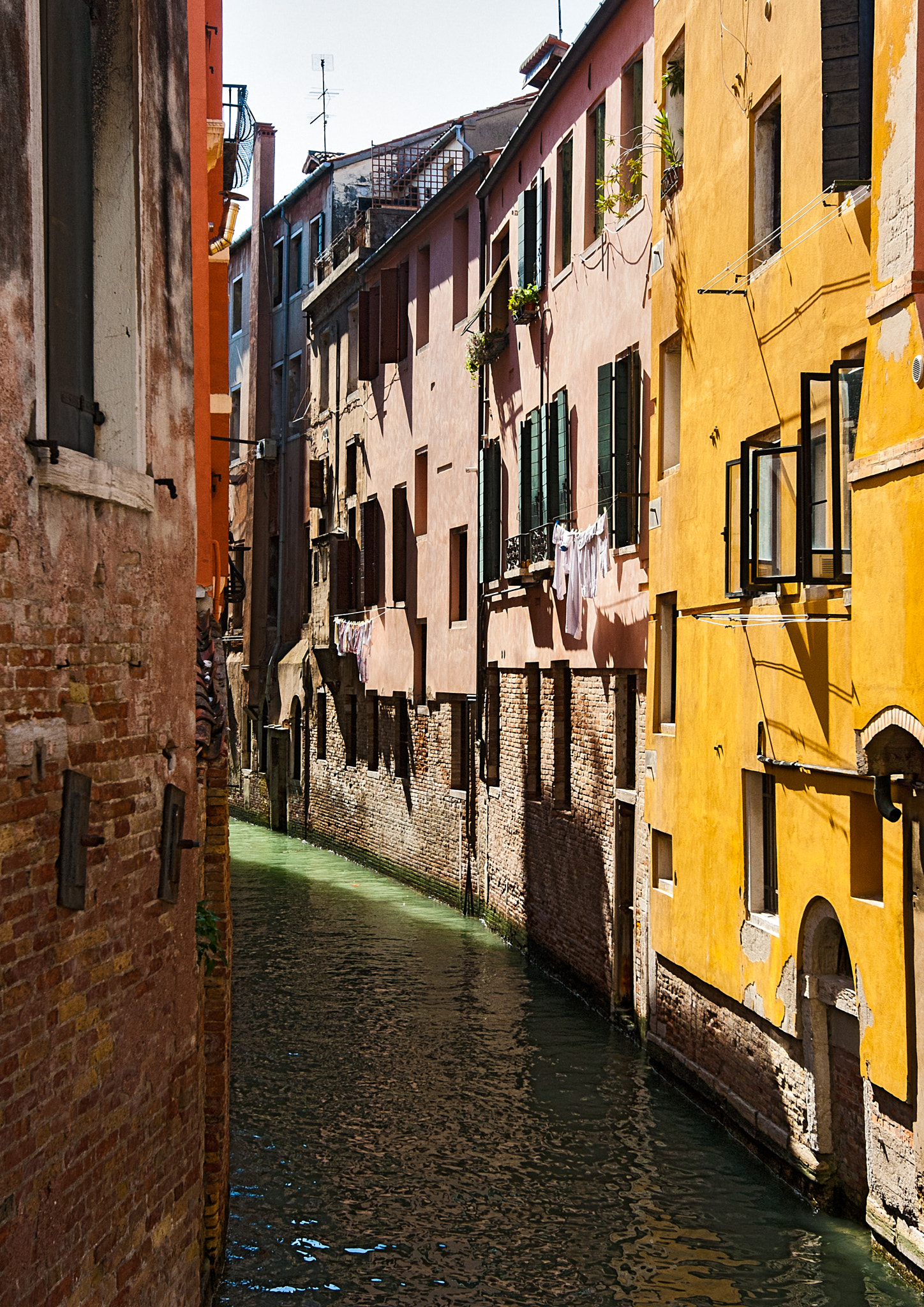 Canon EF 16-35mm F2.8L II USM sample photo. Bilding water photography
