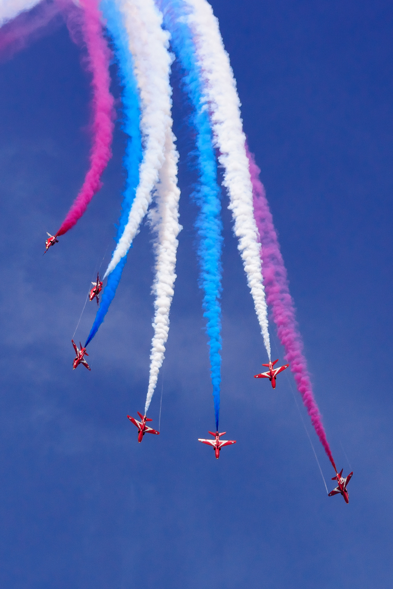 Sony 70-300mm F4.5-5.6 G SSM sample photo. Red arrows break photography