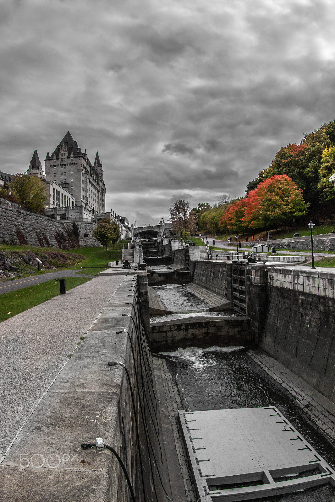 Canon EOS 700D (EOS Rebel T5i / EOS Kiss X7i) + Canon EF 8-15mm F4L Fisheye USM sample photo. The rideau canal photography