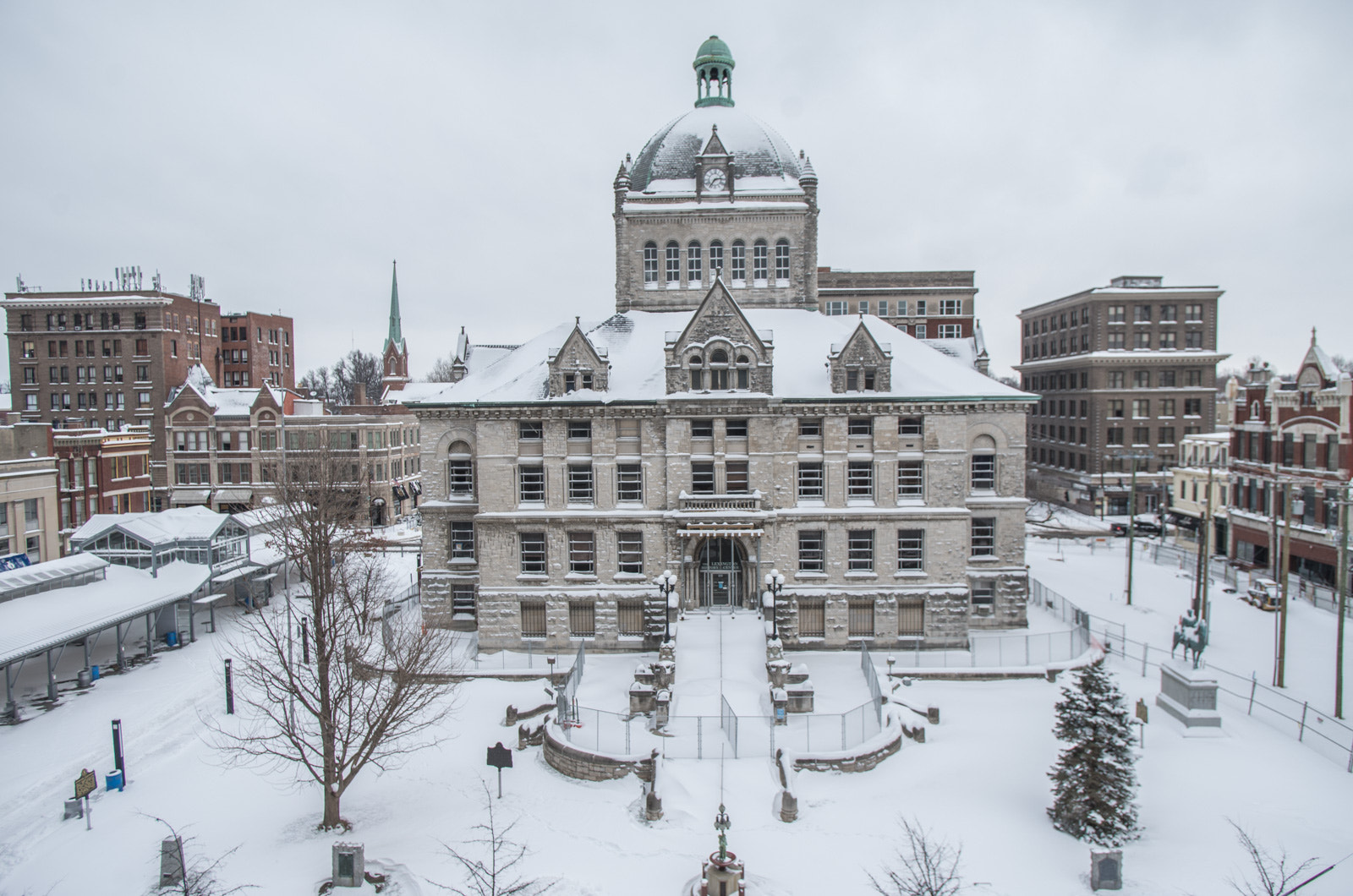 Pentax K-50 + HD Pentax DA 15mm F4 ED AL Limited sample photo. Old courthouse in snow photography