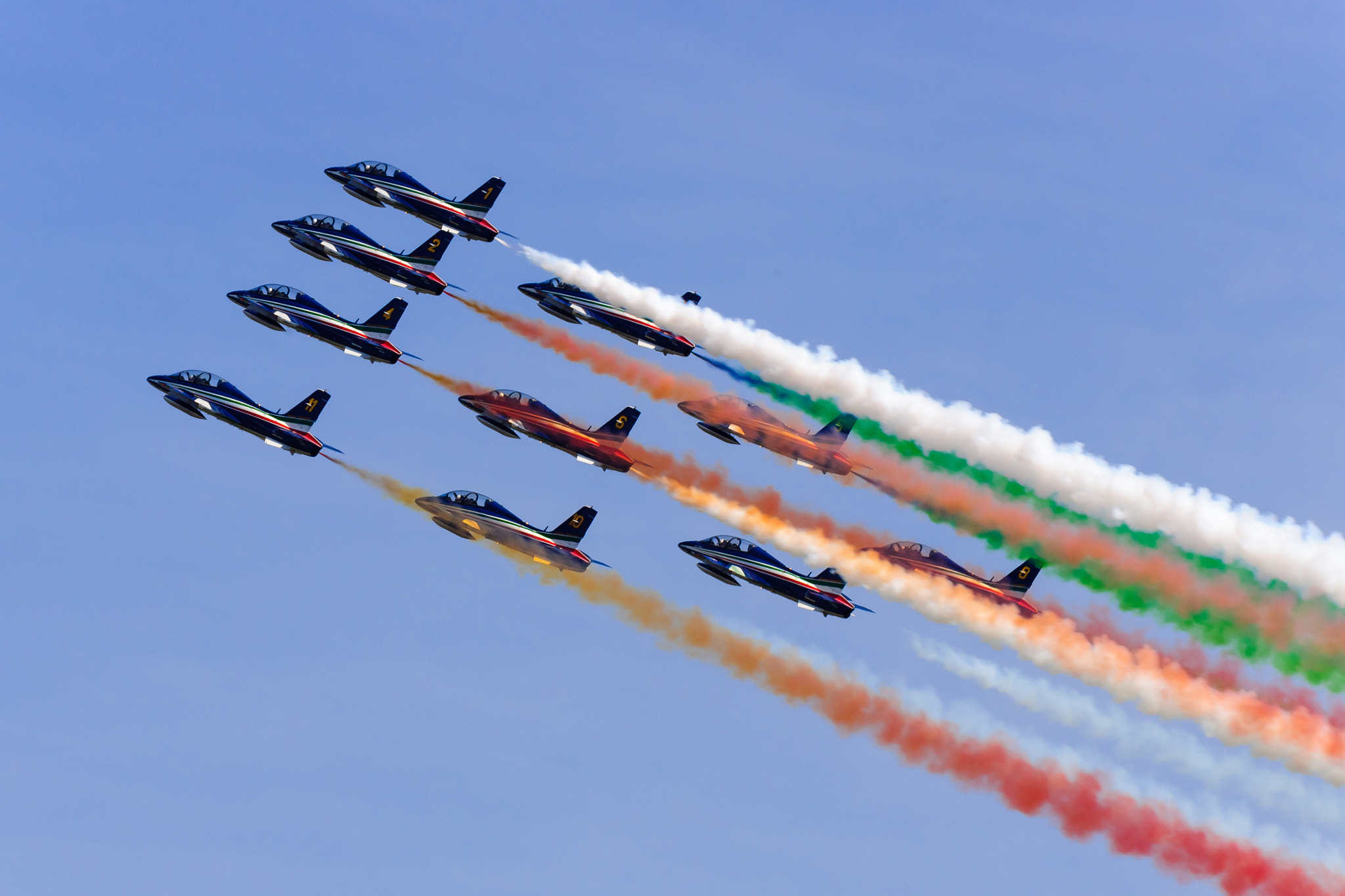 Sony 70-300mm F4.5-5.6 G SSM sample photo. Frecce tricolori smoke photography