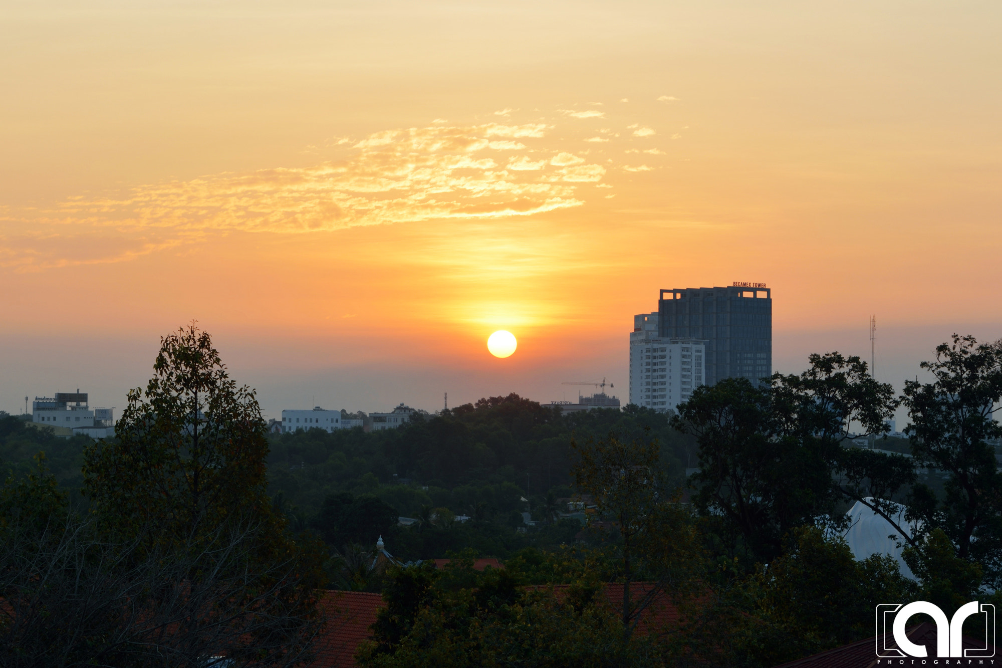 Nikon D5200 + Nikon AF-S Nikkor 28mm F1.8G sample photo. Good morning photography