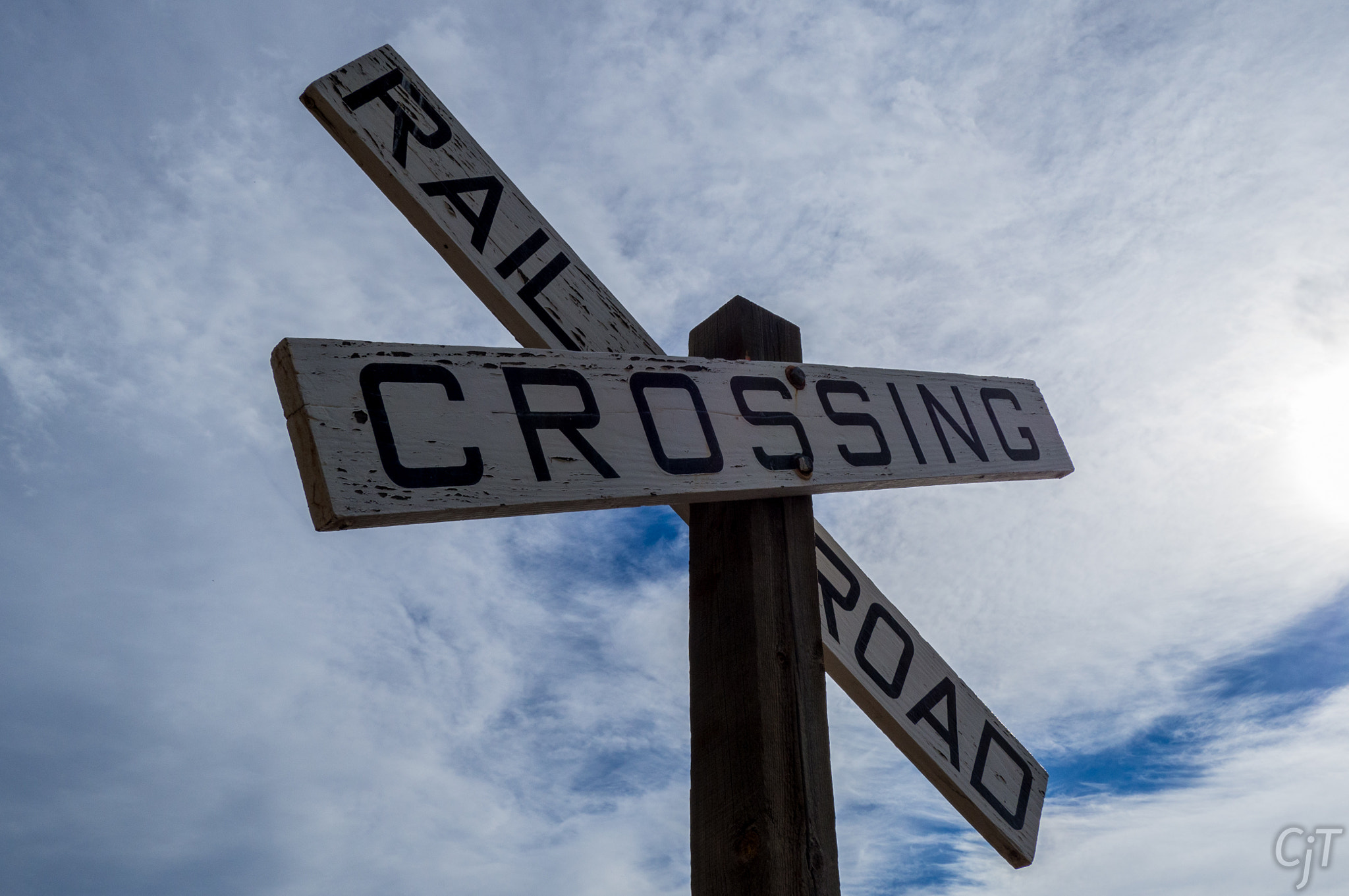 Olympus OM-D E-M10 + LUMIX G VARIO PZ 14-42/F3.5-5.6 sample photo. Railroad crossing photography