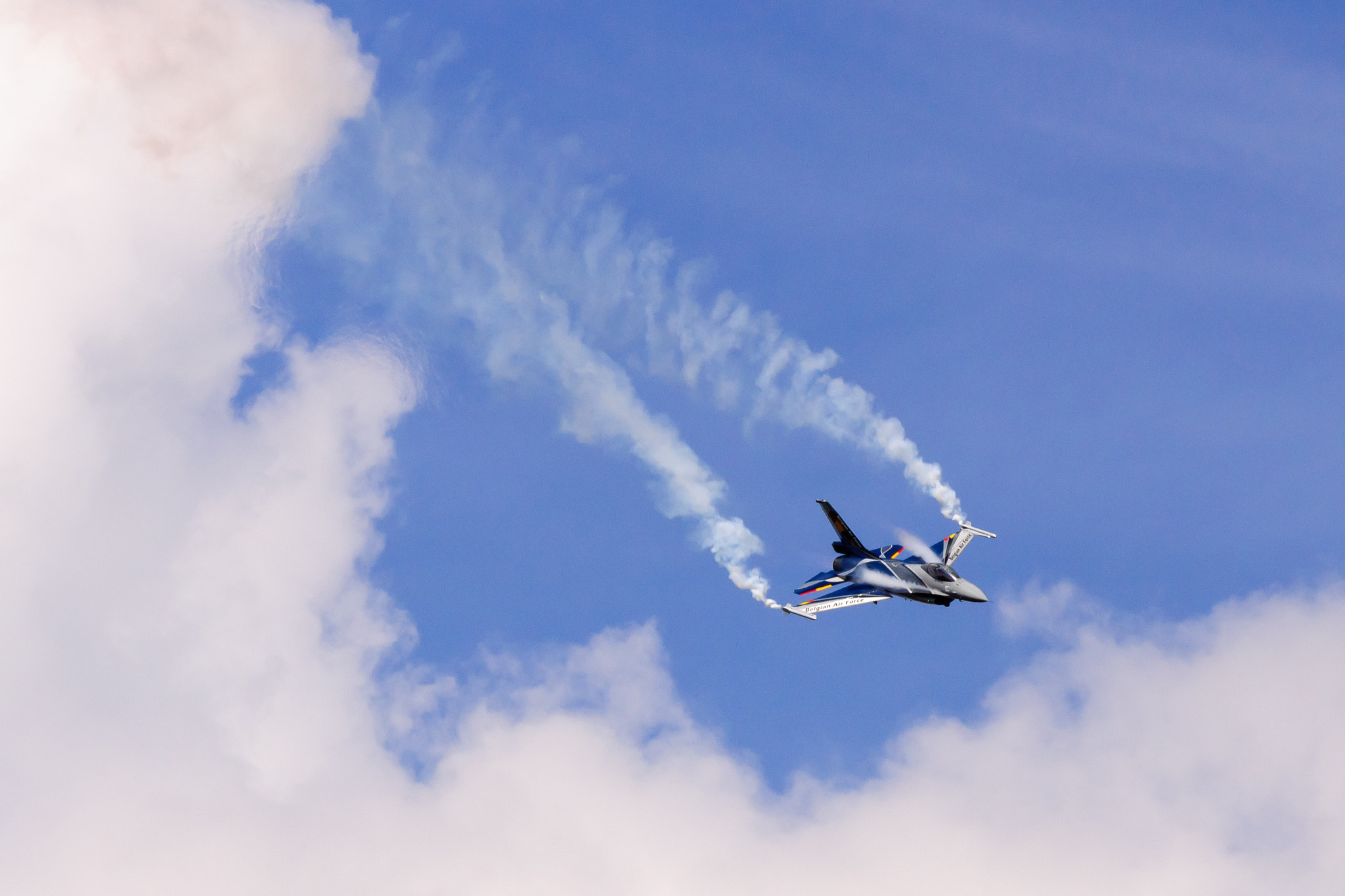 Sony 70-300mm F4.5-5.6 G SSM sample photo. F-16 and clouds photography