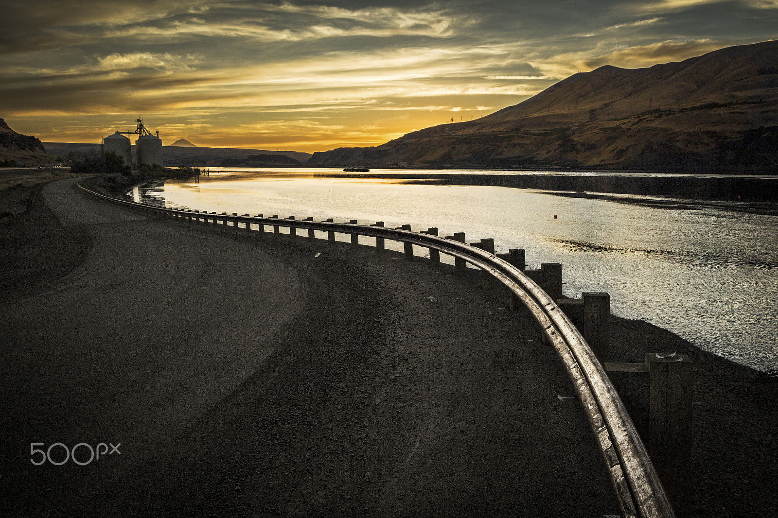 Canon EOS 100D (EOS Rebel SL1 / EOS Kiss X7) sample photo. Columbia river sunset photography