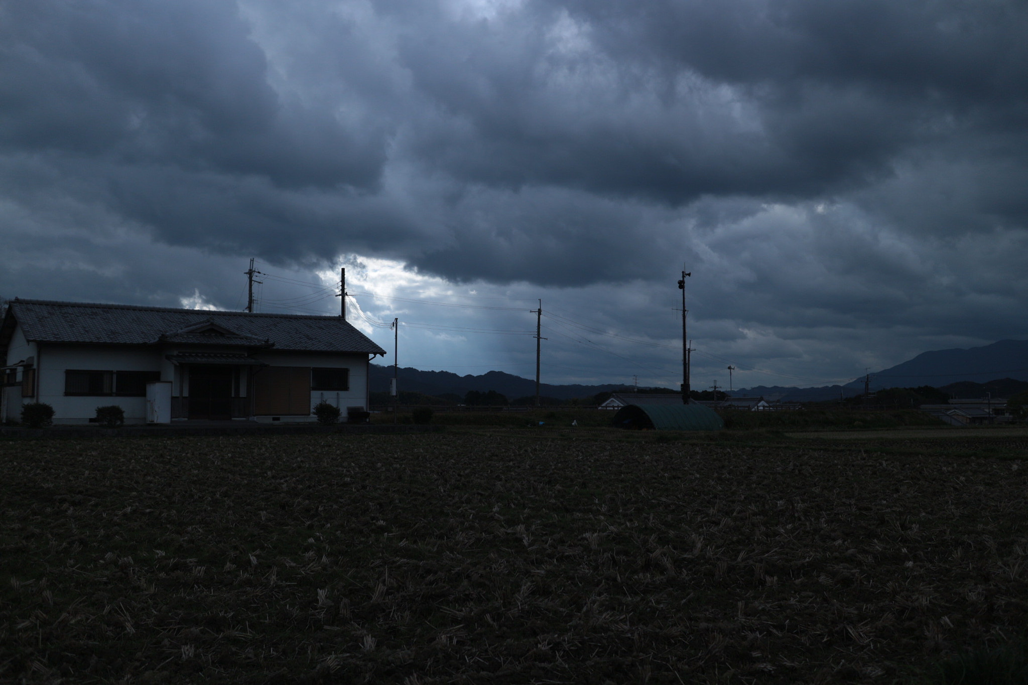 Canon EOS M10 + Canon EF-M 22mm F2 STM sample photo. Light in the dark photography