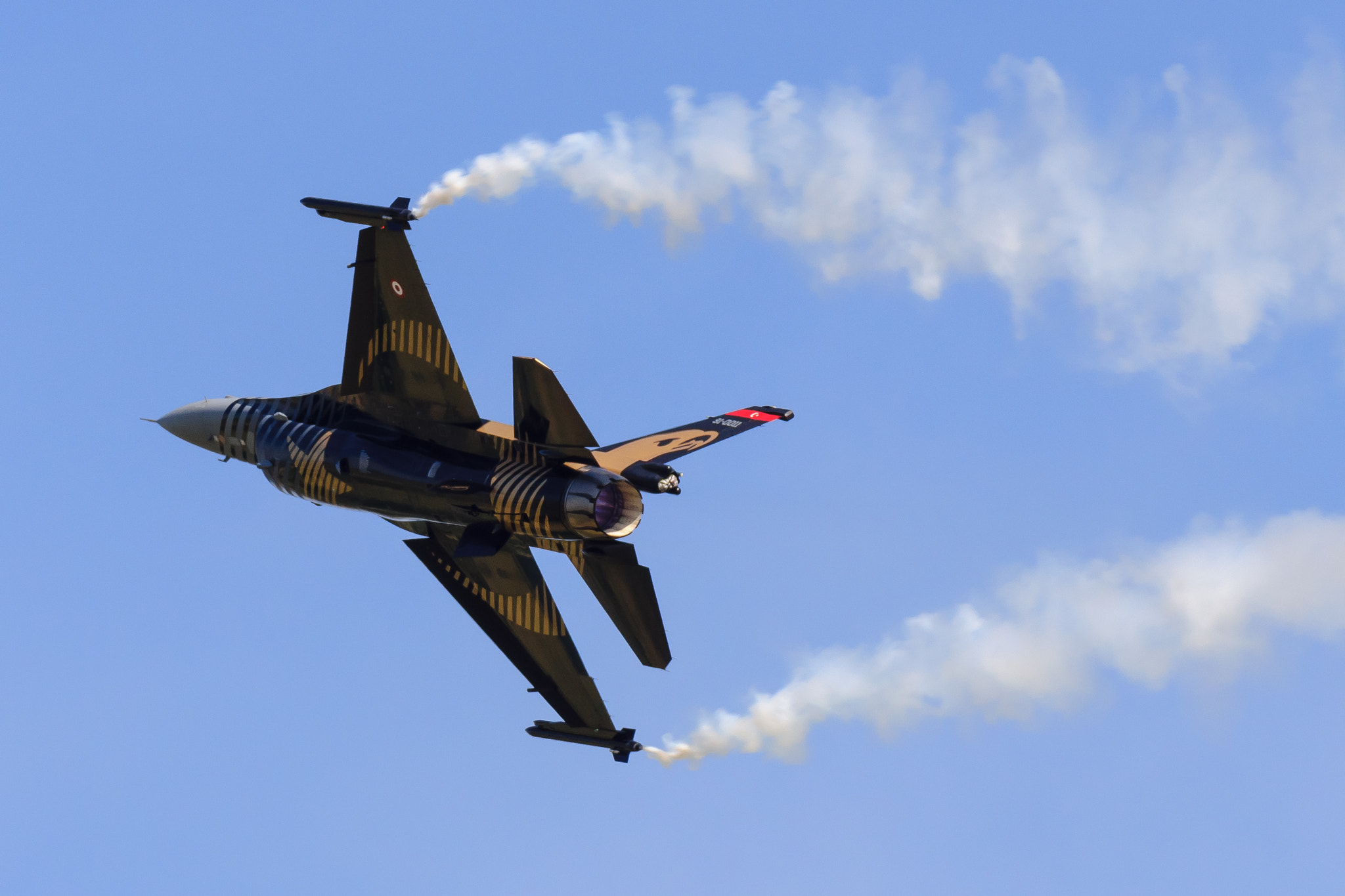 Sony 70-300mm F4.5-5.6 G SSM sample photo. F-16 falcon photography