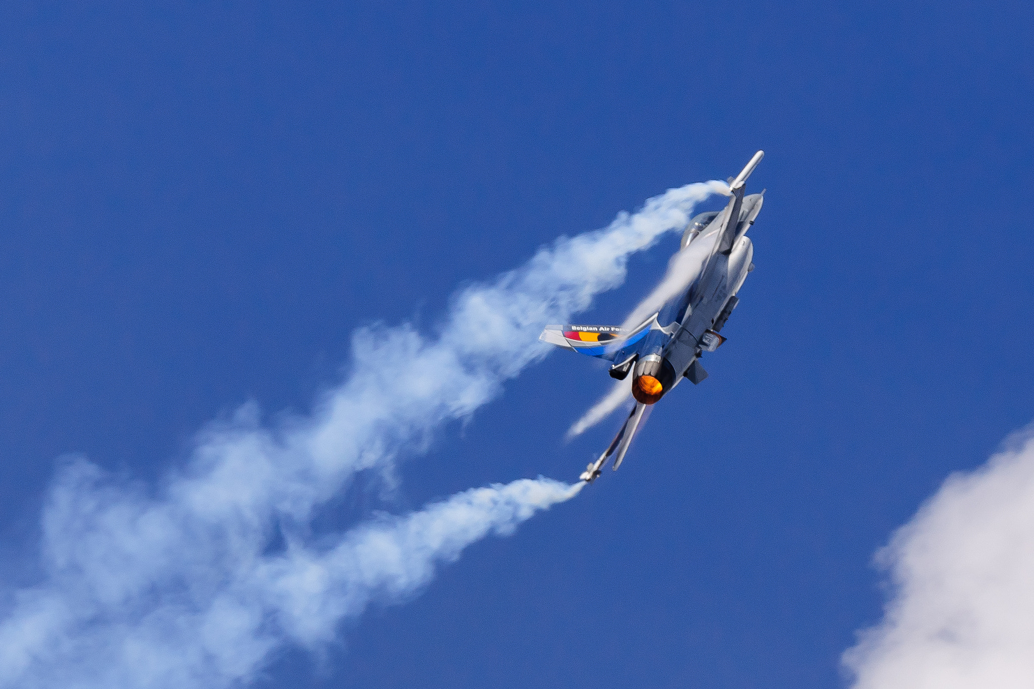 Sony 70-300mm F4.5-5.6 G SSM sample photo. F-16 fire and vapour photography