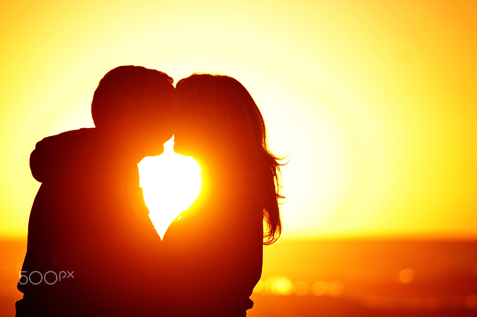 Pentax smc DA 55-300mm F4.0-5.8 ED sample photo. Loving couple beach sunset photography