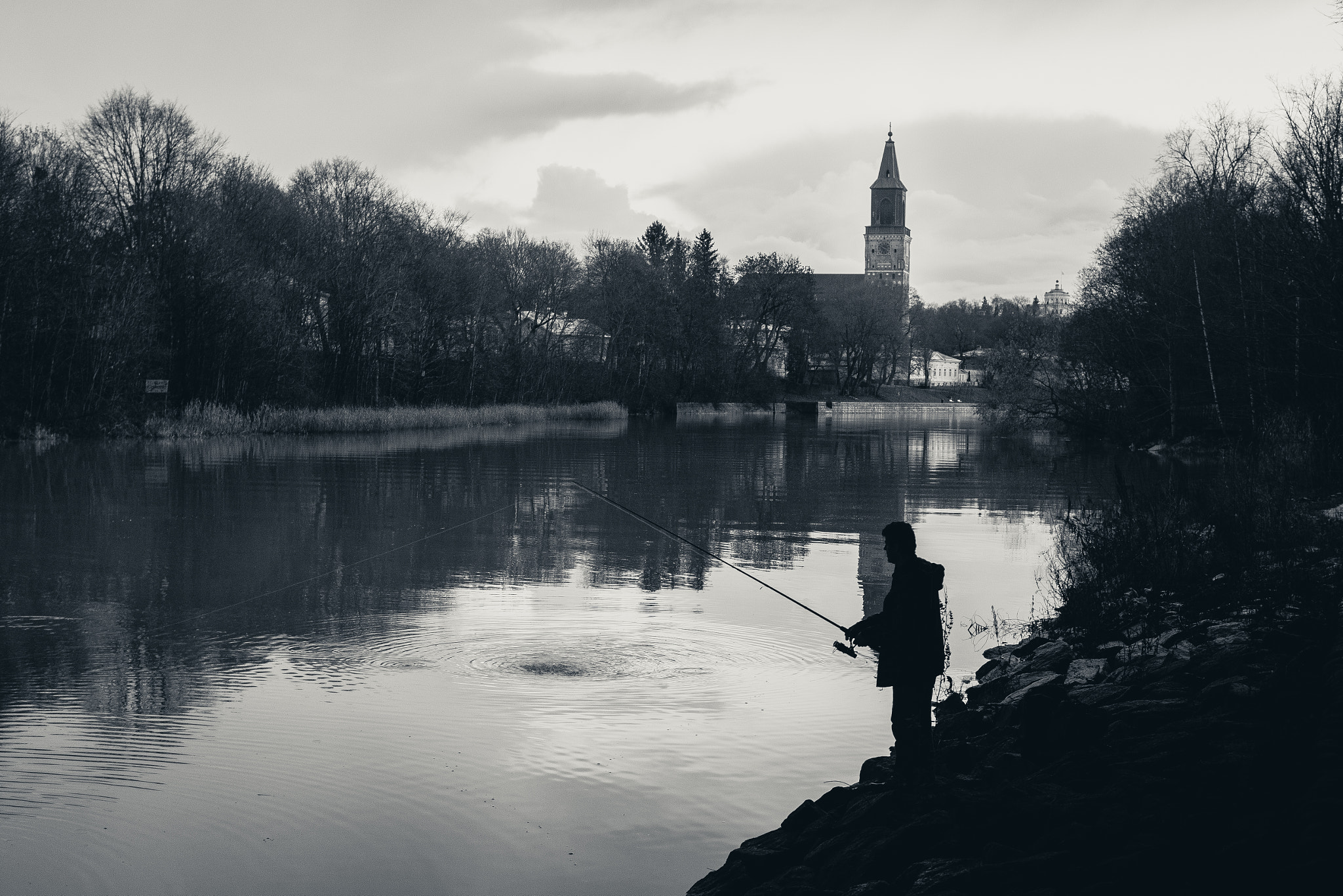 Samsung NX30 + Samsung NX 30mm F2 Pancake sample photo. Fisherman photography