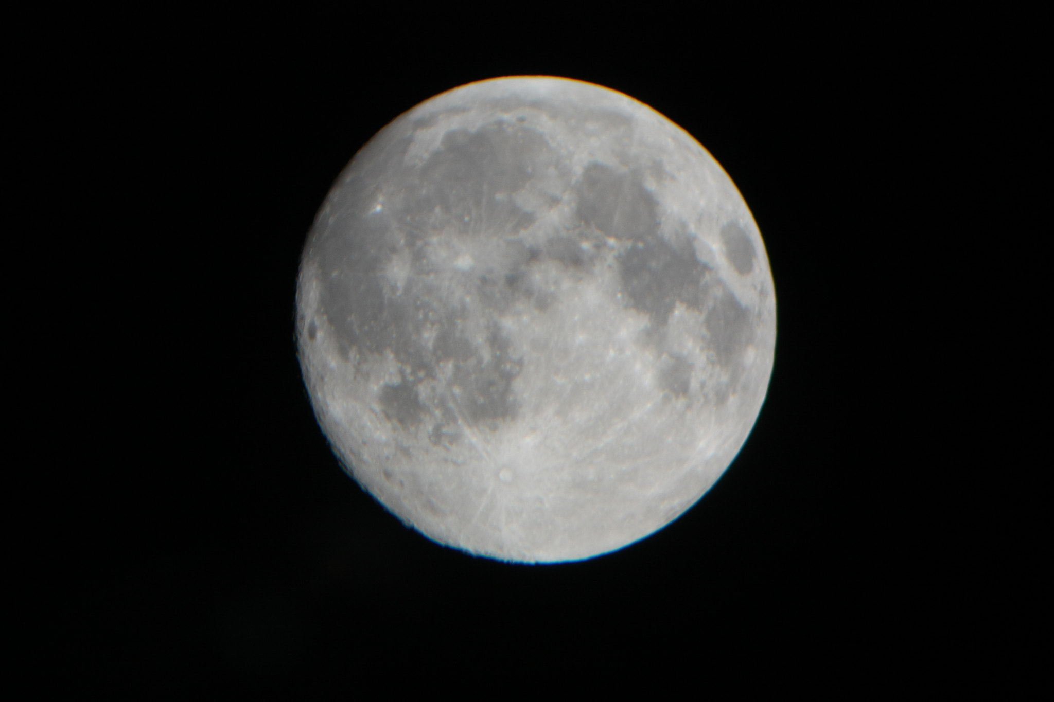 Canon EOS 450D (EOS Rebel XSi / EOS Kiss X2) + Canon EF-S 18-55mm F3.5-5.6 IS II sample photo. La lune photography