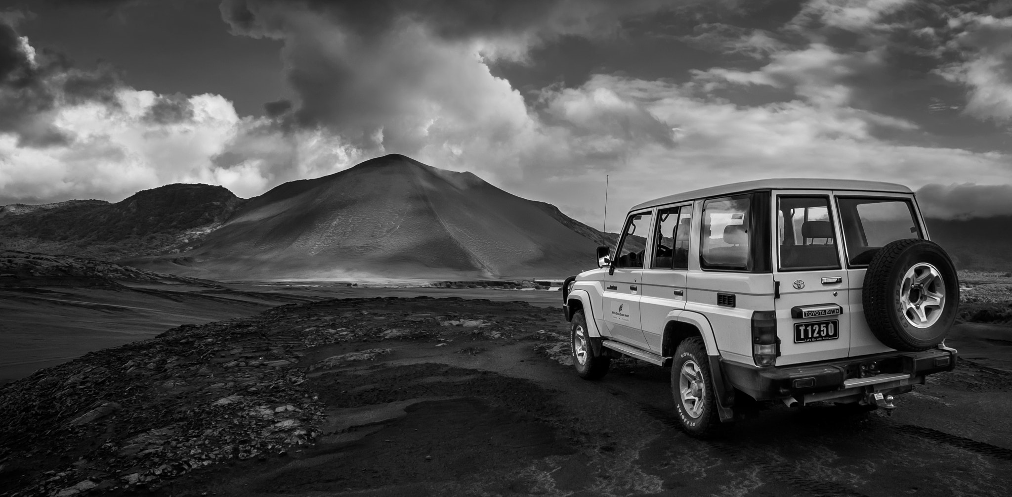 Pentax K100D + PENTAX-F 28-80mm F3.5-4.5 sample photo. Mount yasur photography