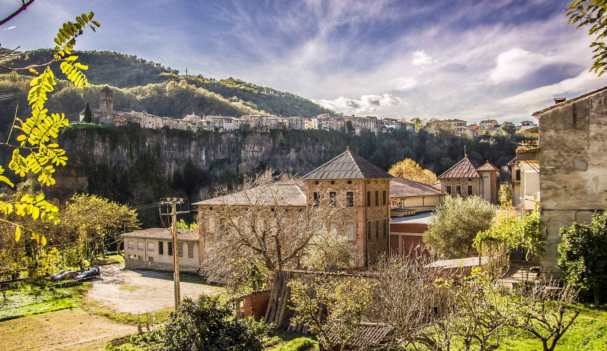 Sony Alpha NEX-5N + Sony E 18-200mm F3.5-6.3 OSS sample photo. Besalu / spain photography