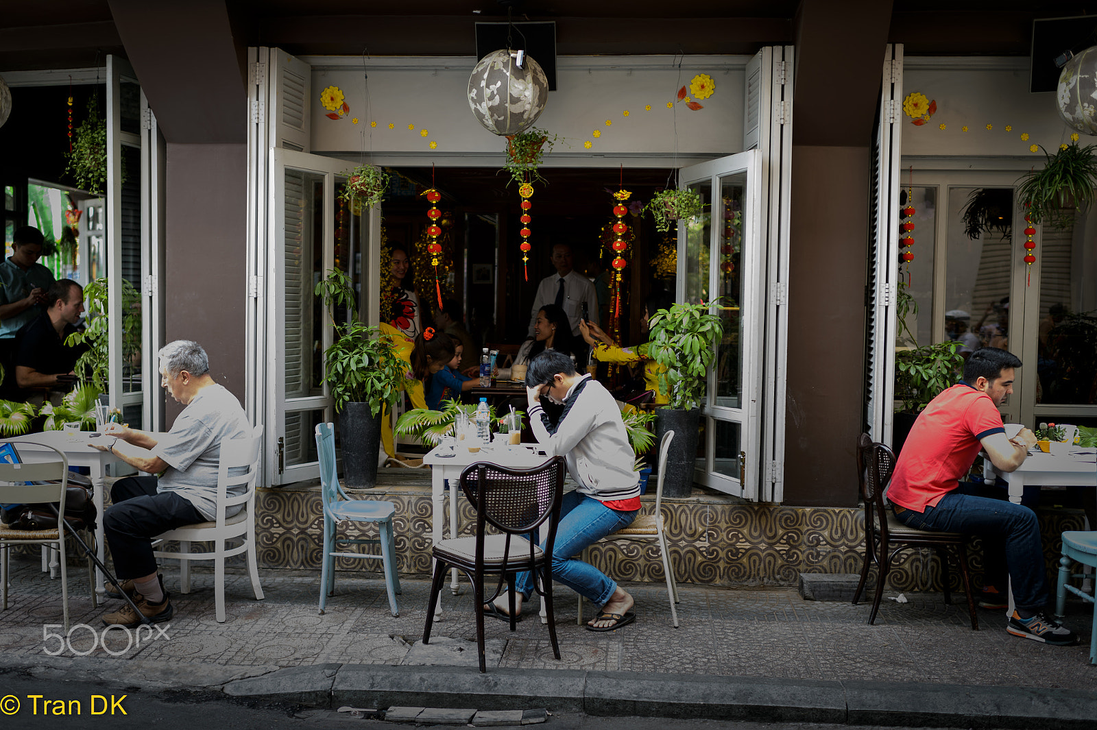 Nikon Df + Nikon AF-S Nikkor 35mm F1.4G sample photo. Cafe photography