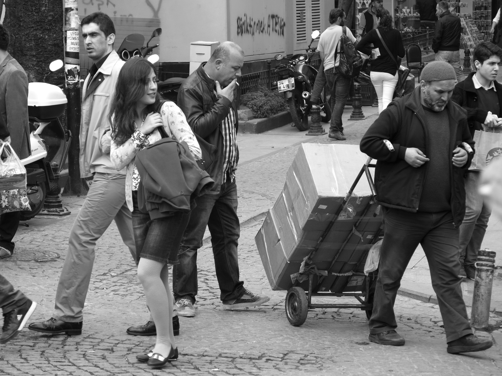 Canon PowerShot G15 sample photo. Istanbul streetlife photography